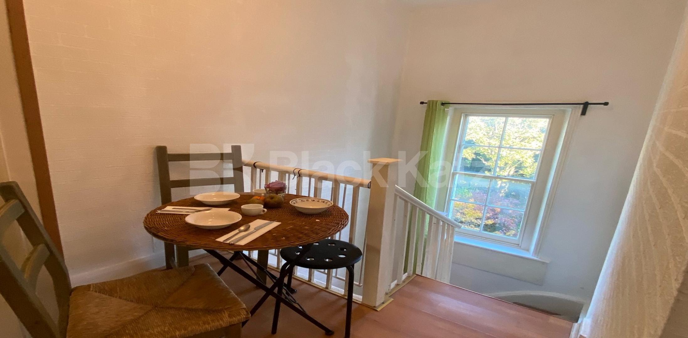 			LET , 2 Bedroom, 1 bath, 0 reception Apartment			 Trafalgar Avenue, Burgess Park